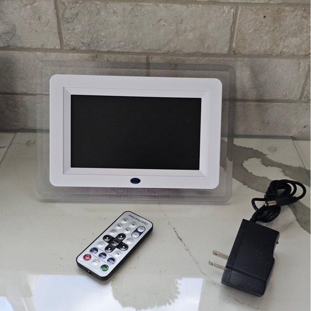 NIBWhite Digital Photo Frame with Remote and Charger